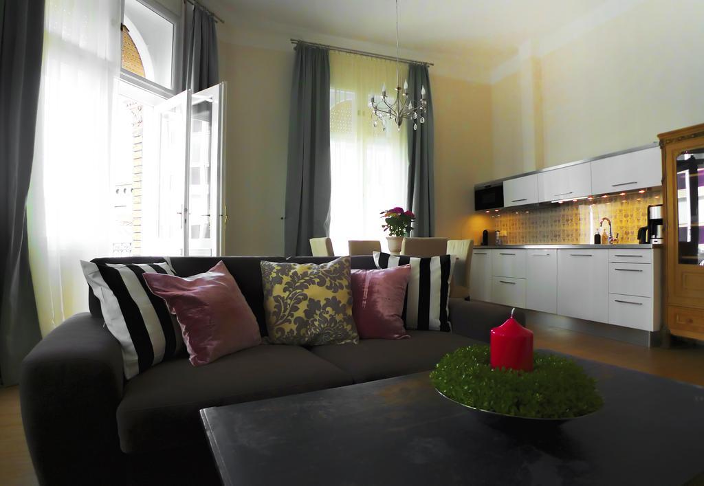 Golden Stars Budapest Apartments Bagian luar foto